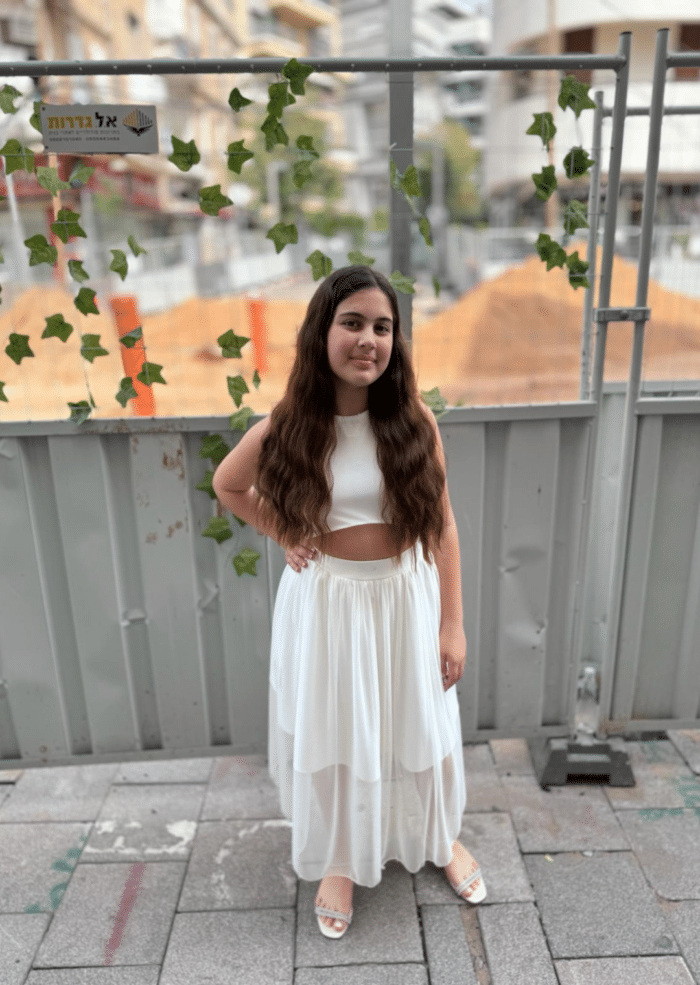 ⁦טופ וחצאית ליני⁩ – תמונה ⁦4⁩